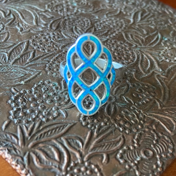 Blue Opal Sterling Silver Celtic Knots Ring EUC 7 - Picture 3 of 6